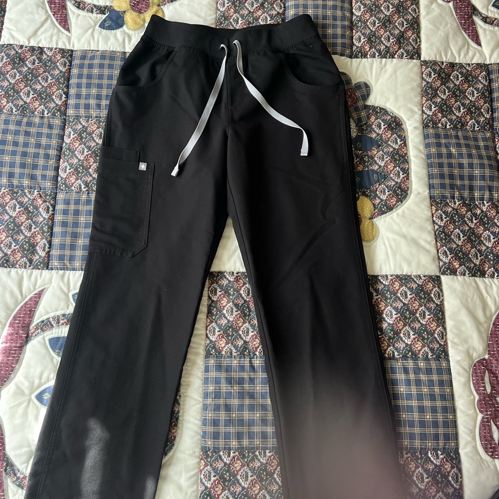 Figs Scrub Pants
Women's Black Kade - Cargo Scrub Pants - XS / Black